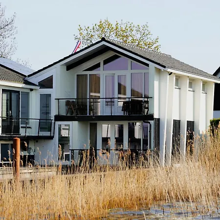 Plassenzicht Logies&sloepverhuur 4* Loosdrecht