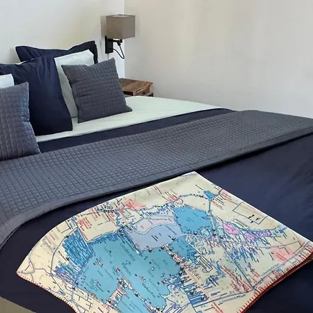 Bed and Breakfast Plassenzicht Logies & Sloepverhuur 4*