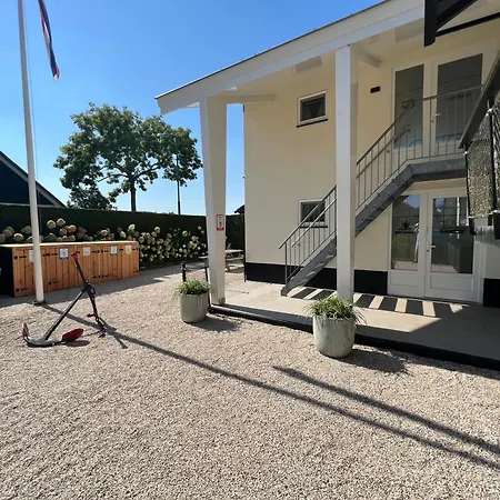 Bed and Breakfast Plassenzicht Logies & Sloepverhuur Loosdrecht