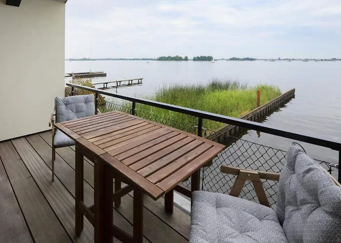 Bed and Breakfast Plassenzicht Logies & Sloepverhuur