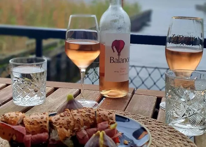 Plassenzicht Logies & Sloepverhuur Bed and Breakfast 4*