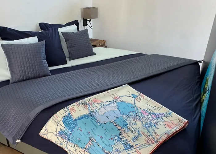 Bed and Breakfast Plassenzicht Logies & Sloepverhuur 4*