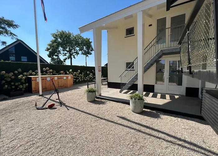 Bed and Breakfast Plassenzicht Logies & Sloepverhuur Loosdrecht